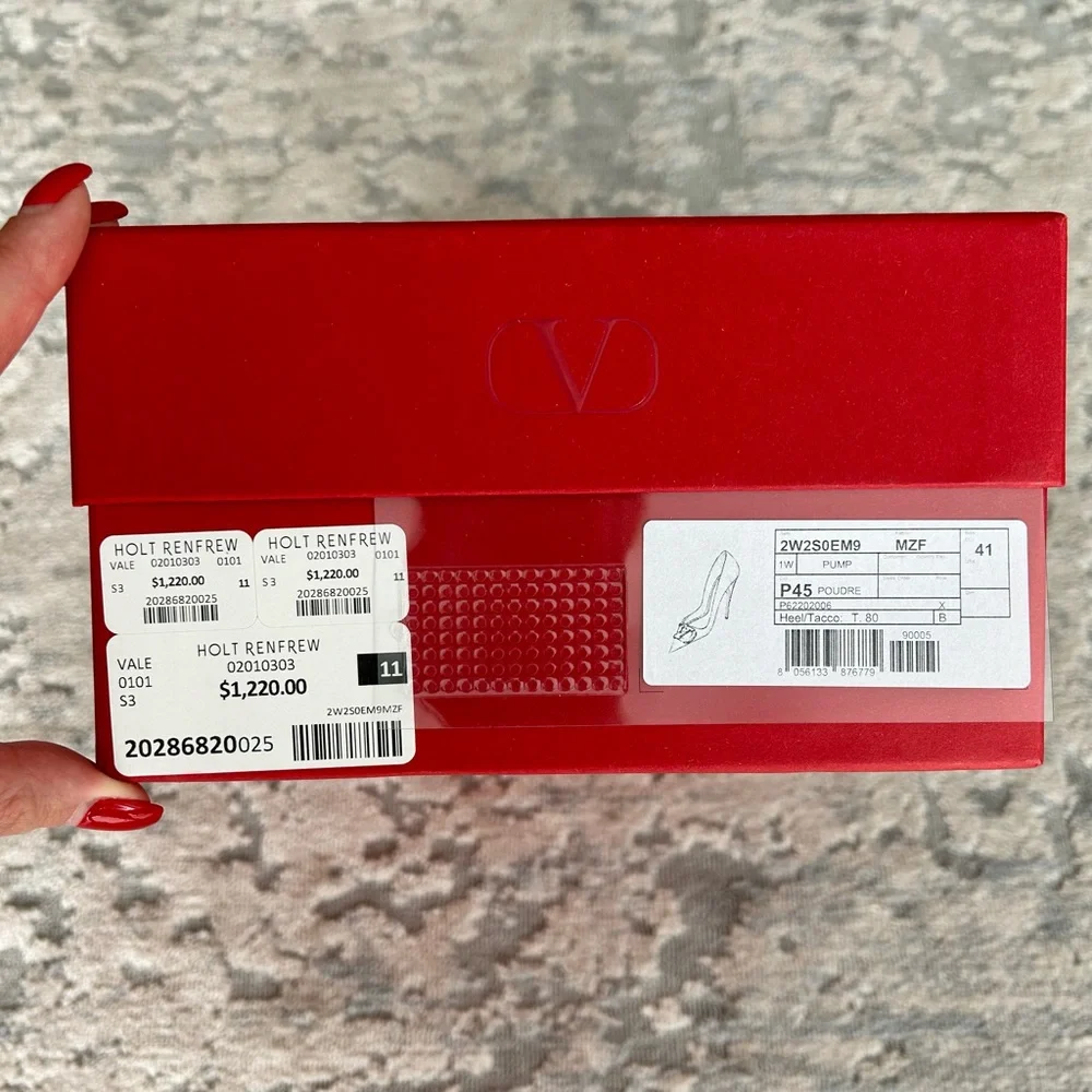 New Valentino Garavani V-Logo Pumps - Picture 3 of 11